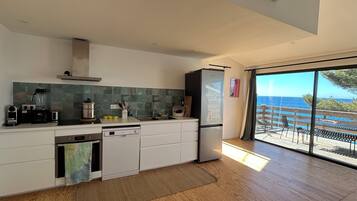 Réfrigérateur, four, plaque de cuisson, lave-vaisselle