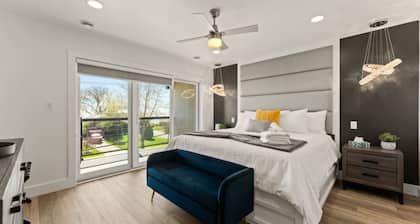 Luxury 171-4 Condos with Magnificent Lakeviews