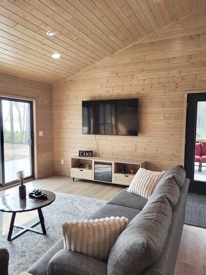 Newly Built Cedarpoint Cottage -Cozy and Relaxing on Jessie Lake -Pet Friendly