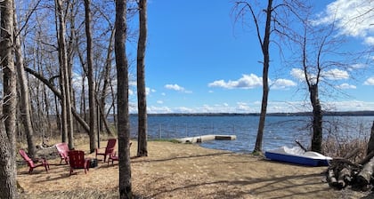 Newly Built Cedarpoint Cottage -Cozy and Relaxing on Jessie Lake -Pet Friendly