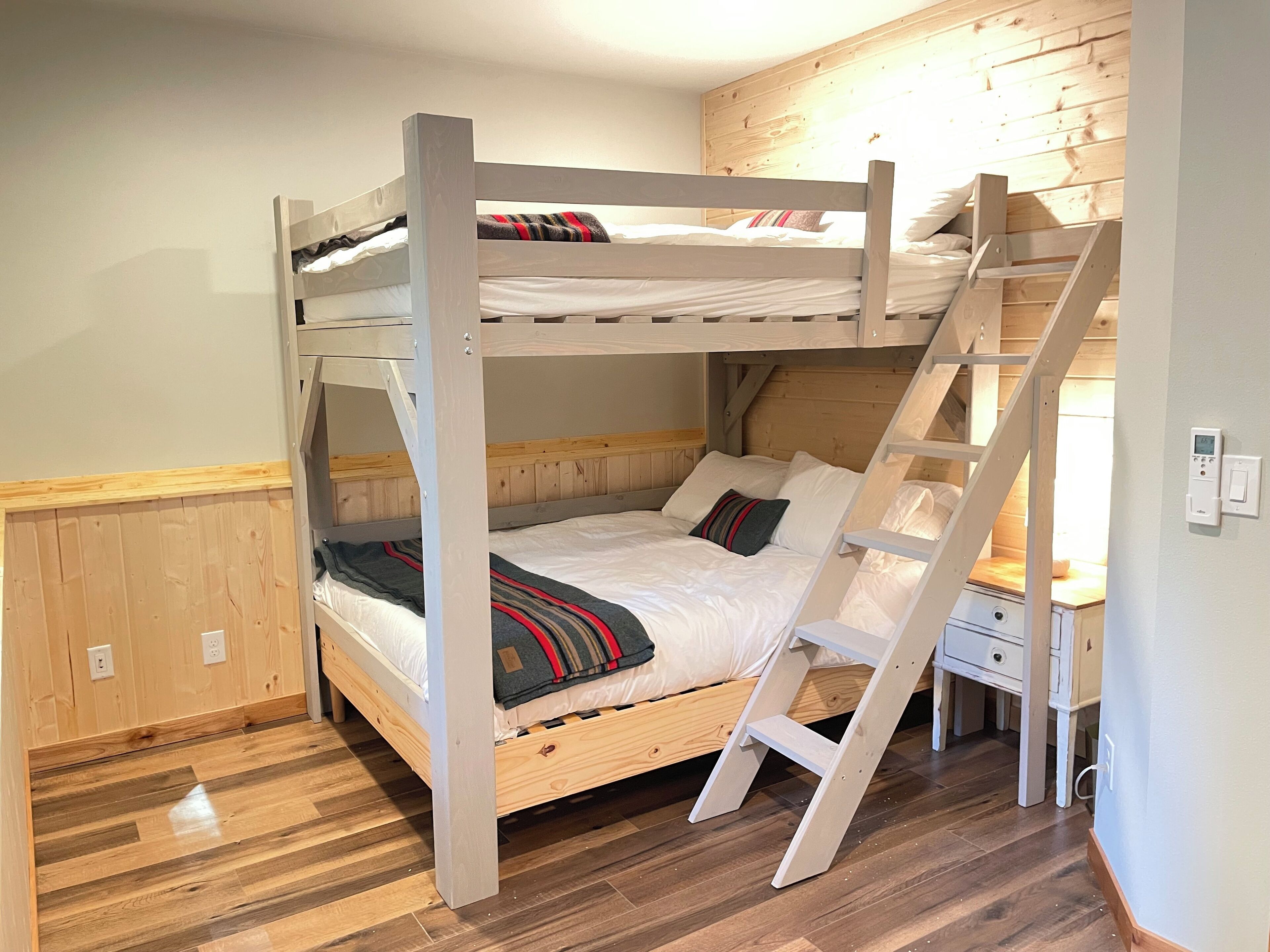 4 soverom, reiseseng for barn, wi-fi og sengetøy