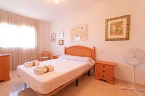 2 bedrooms, iron/ironing board, free WiFi, bed sheets