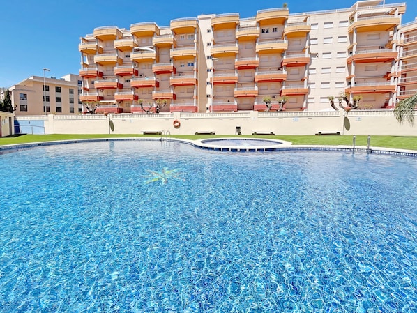Pool - Global Properties: Apartment with 70 m² terrace and swimming pool in Canet d'en Berenguer (Canet d´en berenguer)