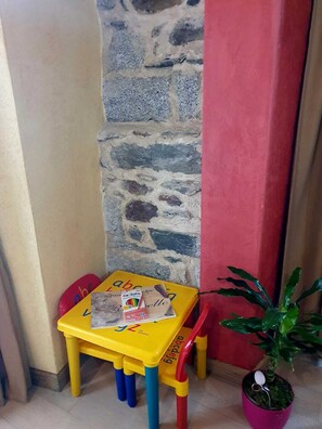 Interior - Accogliente Bilocale Colorato in Montagna a 10 Minuti Dalle Piste da sci (Incudine)