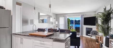 ثلاجة، ميكروويف، فرن، موقد طهي مسطح