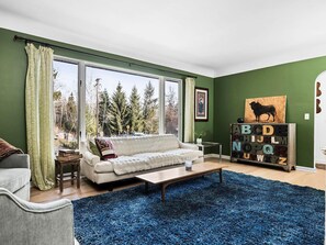 Una Smart TV, libros