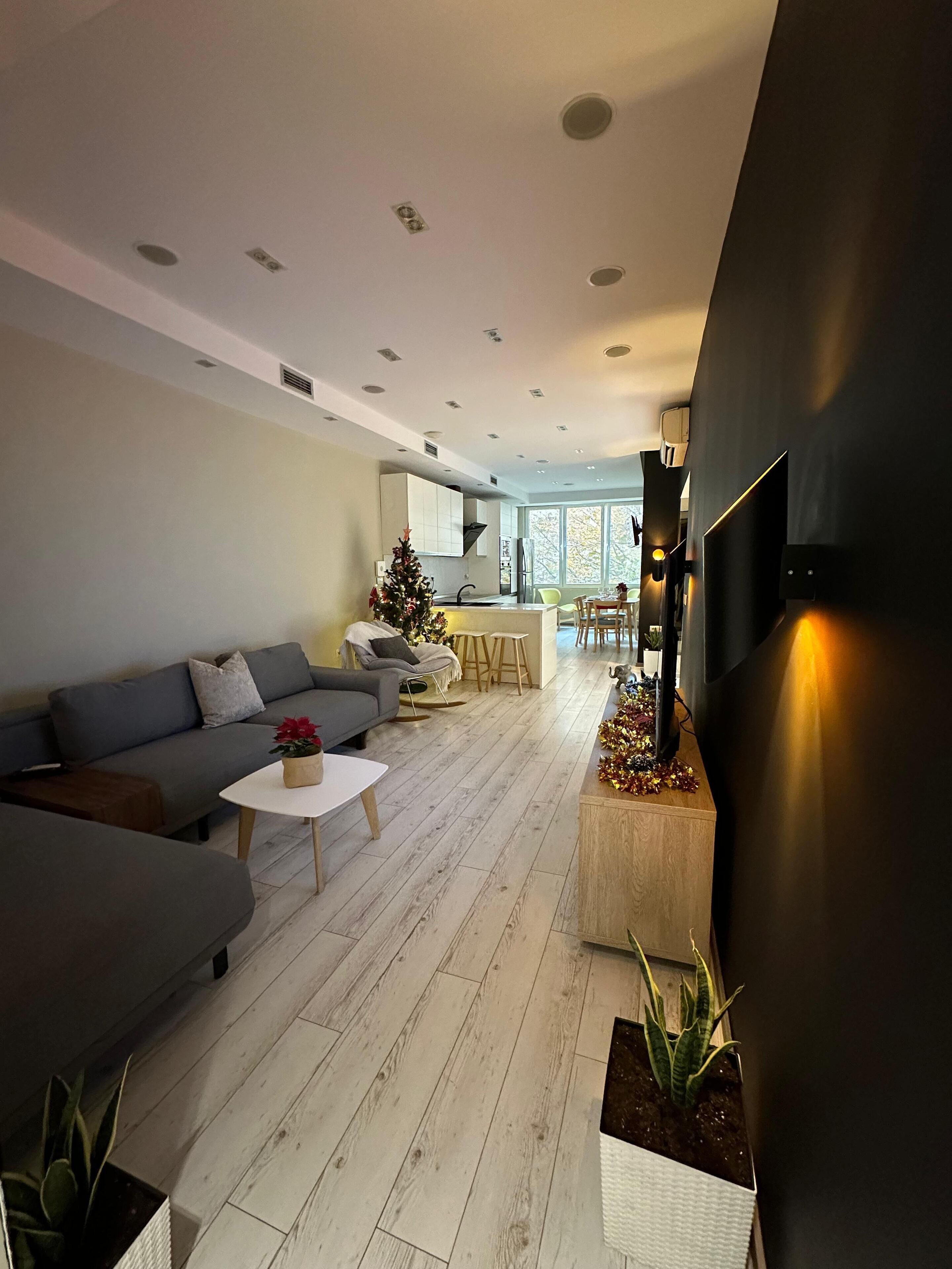 Televisi LED 55-inci dengan saluran TV digital dan Netflix