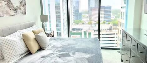 2 slaapkamers, een bureau, een strijkplank/strijkijzer, gratis wifi