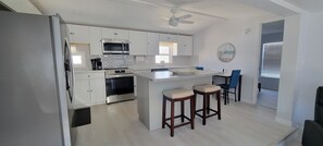 Fridge, microwave, oven, stovetop - Beautiful Three Bedroom, 2 bath located home located minutes from the beach. (Fort Myers)