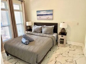 4 bedrooms, desk, iron/ironing board, free WiFi - Luxurious Relaxation Home - Pool Games / 8PPL-4BR (Tampa)