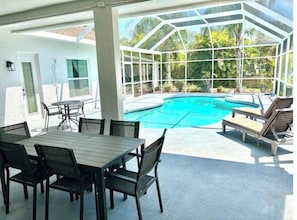 Outdoor dining - Luxurious Relaxation Home - Pool Games / 8PPL-4BR (Tampa)