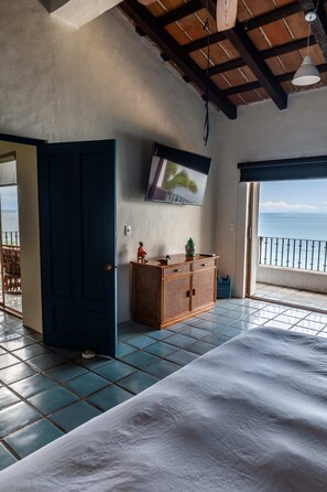 3 bedrooms, iron/ironing board, free WiFi, bed sheets - Family-sized Beachfront Penthouse with a Tropical vibe (Puerto Vallarta)