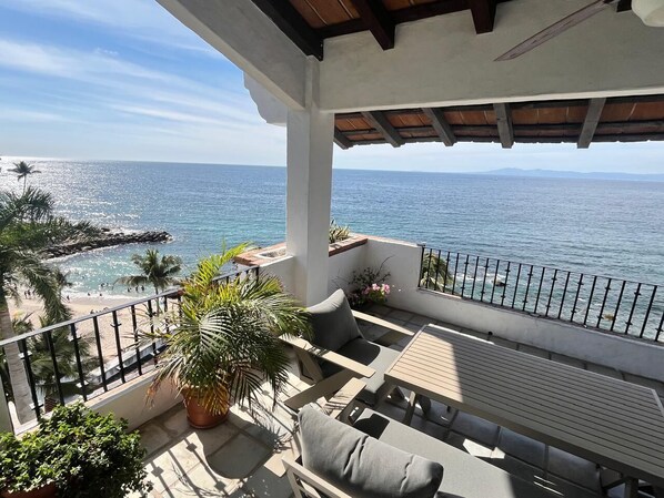 Property grounds - Family-sized Beachfront Penthouse with a Tropical vibe (Puerto Vallarta)