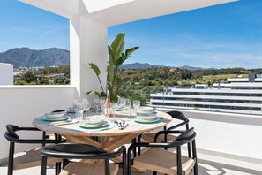 Outdoor dining - High-End Rooftop Penthouse near City & Beach (Estepona)