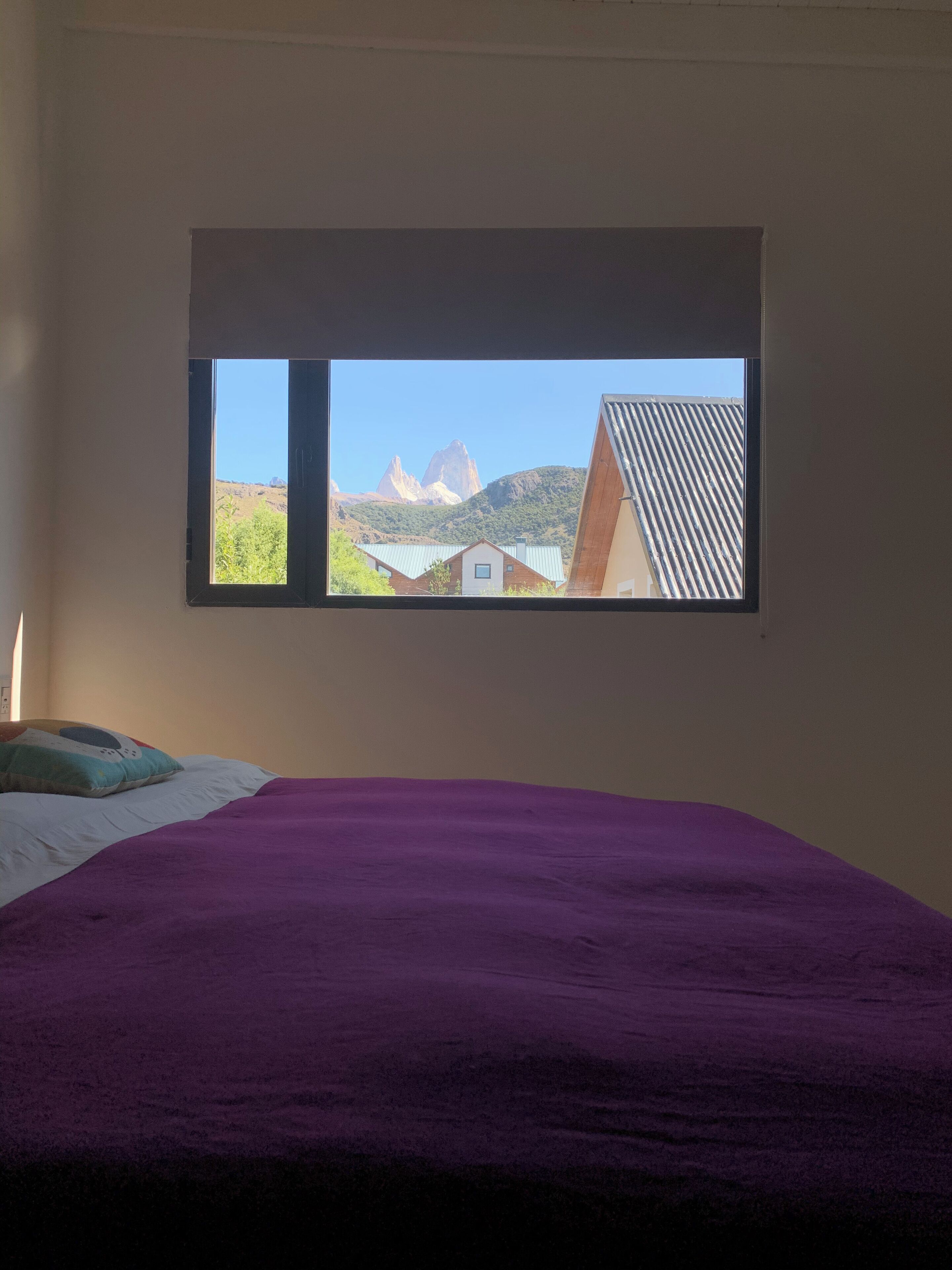 Habitación superior con 1 cama matrimonial o 2 individuales, vista a la montaña | Ropa de cama 