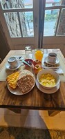 Desayuno continental incluido todos los días 