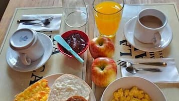 Free daily continental breakfast