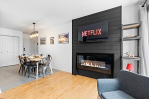 Interior - The redbull logdge (Québec)