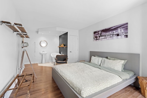 3 bedrooms, iron/ironing board, travel cot, WiFi