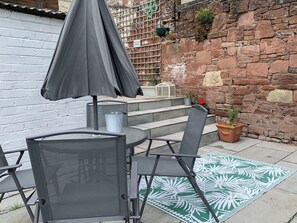 Outdoor dining - 2 bedroom accommodation in Aspatria (Aspatria)