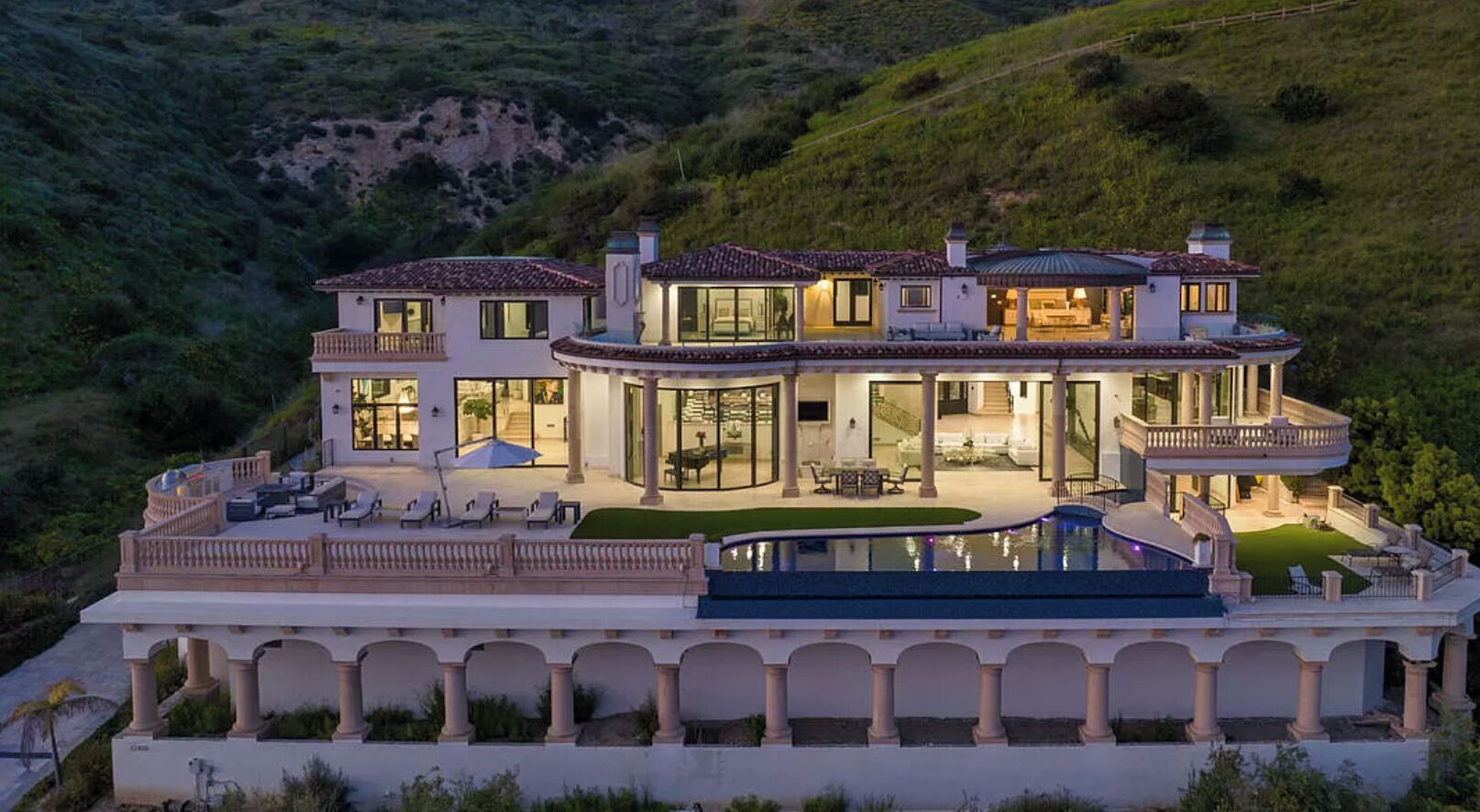 Gorgeous Malibu Oceanview Villa