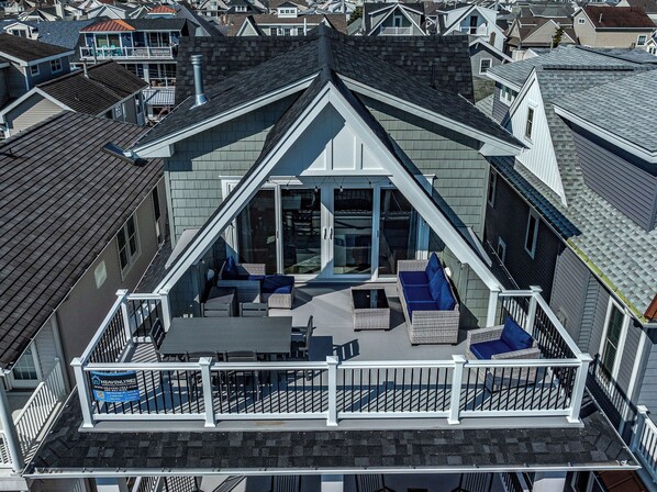 屋外ダイニングエリア