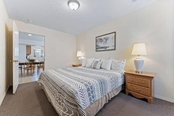 4 bedrooms - Pet Friendly TR Lake Lodge w/Pool/HT near Silver (Branson)