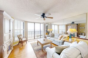 电视、书、立体声音响