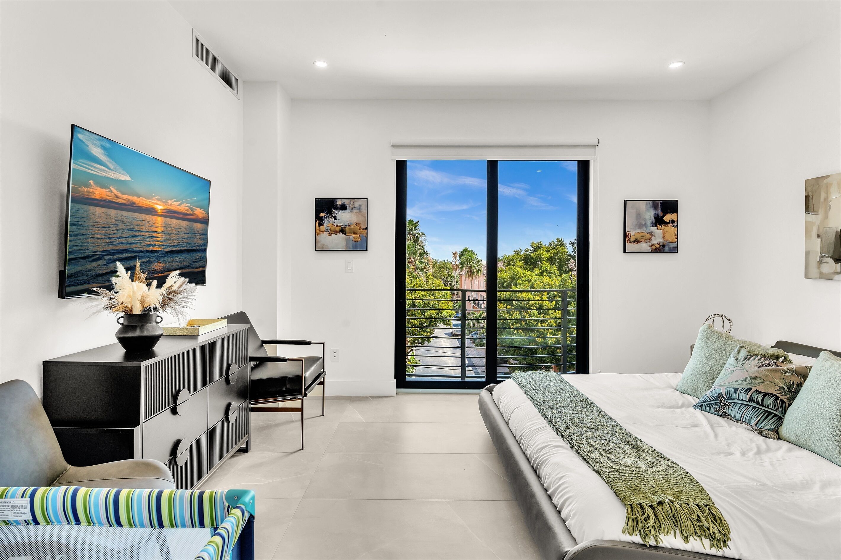 3 chambres, fer et planche à repasser, Wi-Fi, draps fournis