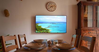 Feel at home during a holiday, in the center of the city of the two seas.