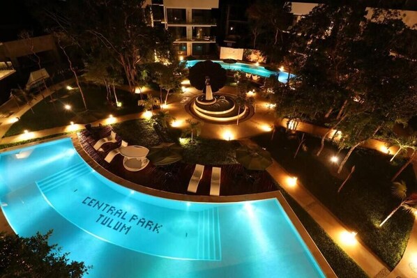 2 outdoor pools