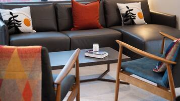 Condo | Ruang tamu | 40 inci televisyen skrin rata dengan kabel