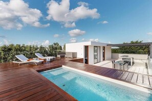 2 piscinas externas, guarda-sóis, espreguiçadeiras