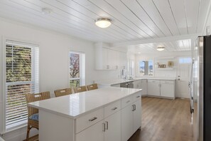 Fridge, microwave, oven, stovetop - The Hideaway | 3 RV Hookups | Sleeps 17+ (Garden City)