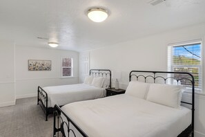 4 chambres, fer et planche à repasser, Wi-Fi, draps fournis