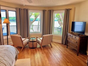 5 bedrooms, iron/ironing board, travel cot, WiFi - Beautiful Main-Channel Lake Home w/ Dock & Plenty of Space for Whole Family (Sunrise Beach)