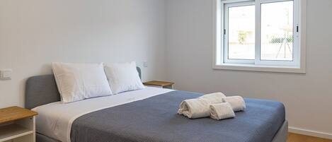 2 habitaciones, escritorio, tabla de planchar con plancha y wifi gratis