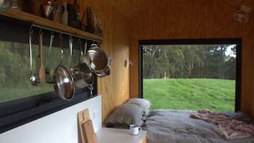 1 bedroom, bed sheets