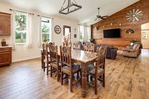 Dining - The Ranchette- Sleeps 10- 13 Miles From Texas A&M- Country Life (Bryan)