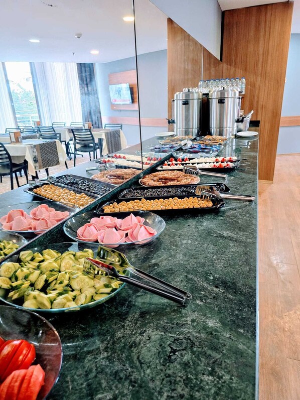 Desayuno buffet incluido todos los días