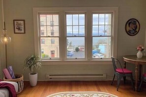 Interior - The Historic Downtown Astoria Flats (Astoria)