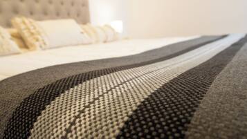 Luxury Apartment | Bathroom