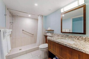 Dusche, Haartrockner, Handtücher, Toilettenpapier