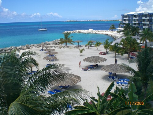 Amazing Beachfront Condo in Simpson Bay -Walk Out Beach/Pool