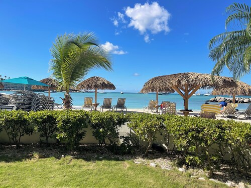 Amazing Beachfront Condo in Simpson Bay -Walk Out Beach/Pool