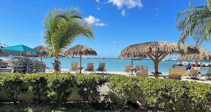 Amazing Beachfront Condo in Simpson Bay -Walk Out Beach/Pool