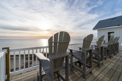 Soundfront 10BR/11BA home - Prime windsports access, private pool, hot tub ★★★★★