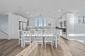 Dining - Soundfront 10BR with Pool & Hot Tub- Perfect for Large Groups ★★★★★ (Avon)