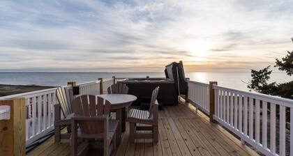 Soundfront 10BR/11BA home - Prime windsports access, private pool, hot tub â
â
â
â
â