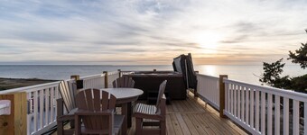 Soundfront 10BR/11BA home - Prime windsports access, private pool, hot tub ★★★★★